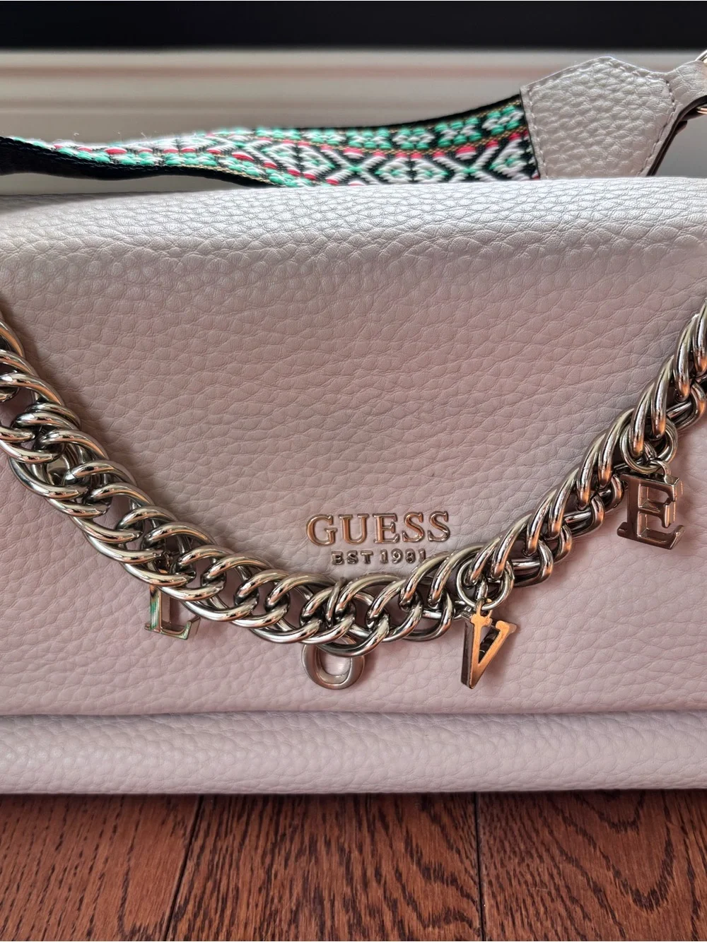 Guess light pink Pebbled Leather Shoulder Bag with adjustable Patterned Strap - Picture 3 of 14